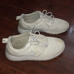 White Nike Roshe shoes